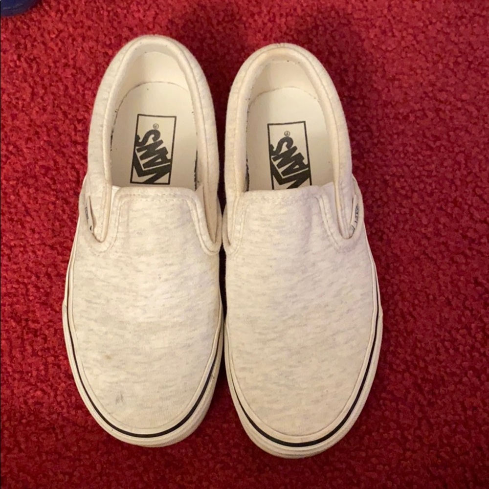 Vans slip ons FIT LIKE A 6 IN WOMENS